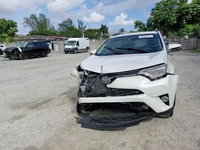 2017 Toyota RAV 4 - Image 12