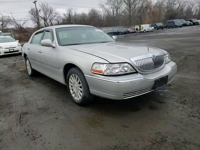 2004 Lincoln Town Car - Image 10