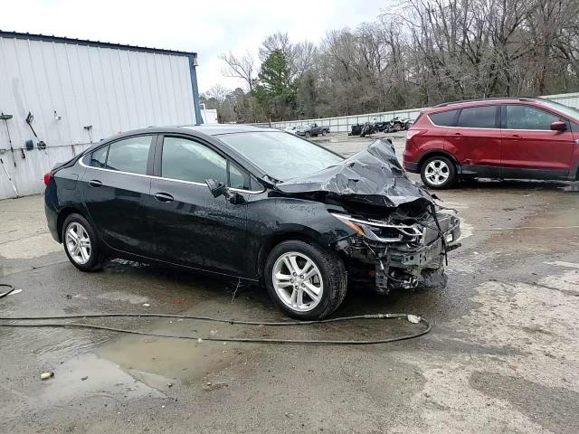 2018 Chevrolet Cruze - Image 13