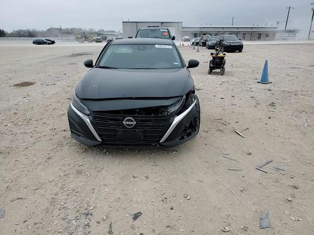2024 Nissan Altima - Image 11