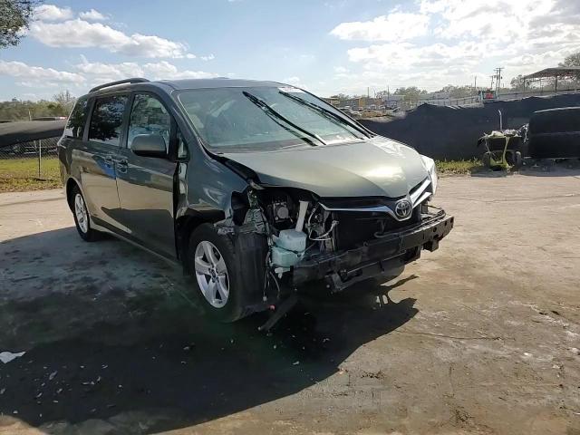 2018 Toyota Sienna - Image 12