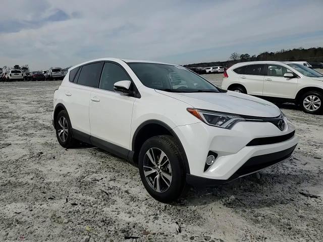 2018 Toyota RAV 4 - Image 11