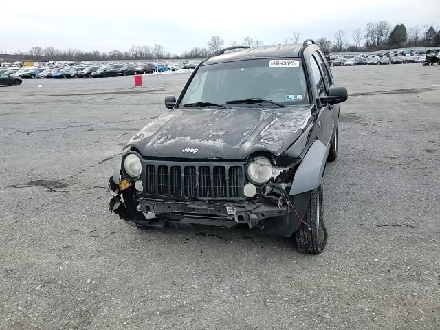 2005 Jeep Liberty (North America) - Image 12