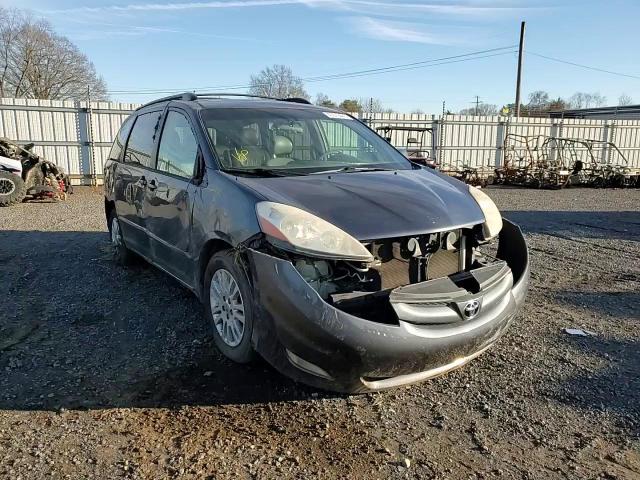 2008 Toyota Sienna - Image 11