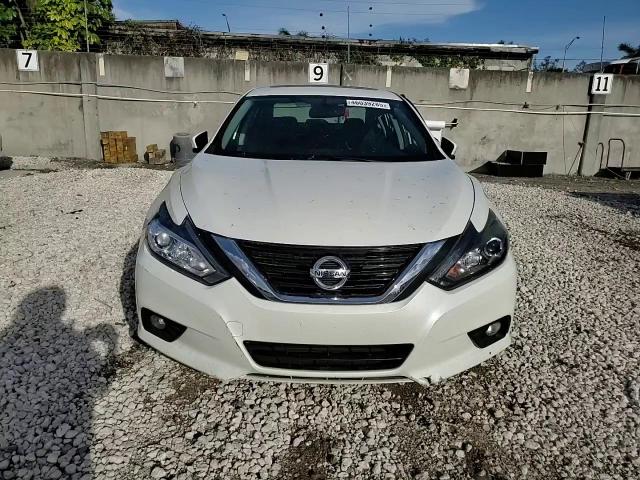 2017 Nissan Altima - Image 13