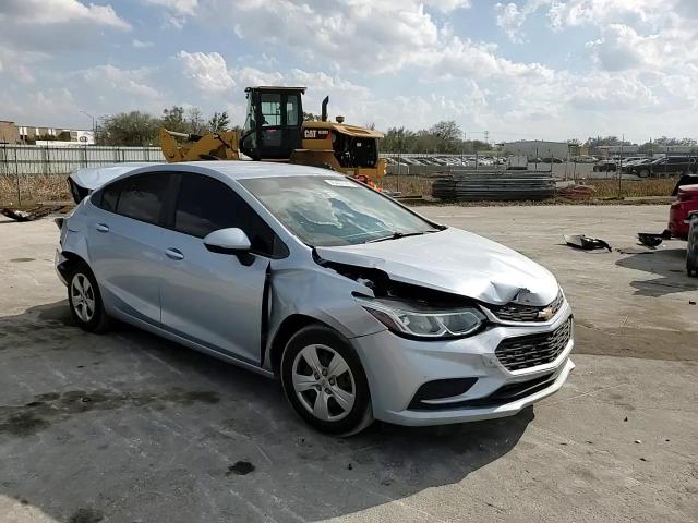 2017 Chevrolet Cruze - Image 11