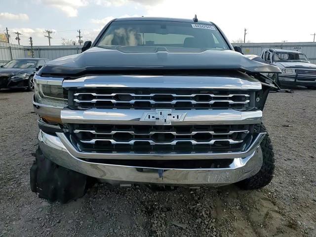 2019 Chevrolet Silverado - Image 11