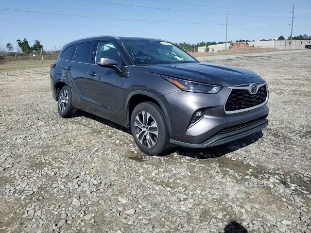 2022 Toyota Highlander - Image 14