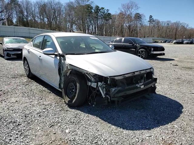 2020 Nissan Altima - Image 11