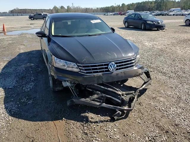 2018 Volkswagen Passat - Image 11