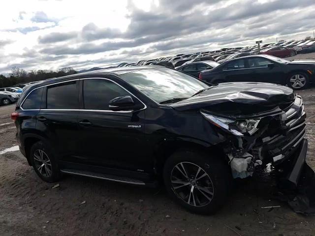 2019 Toyota Highlander - Image 11