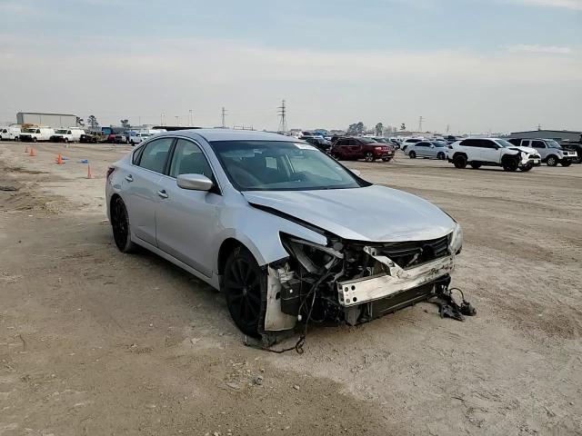 2018 Nissan Altima - Image 10