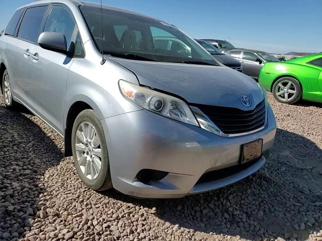 2011 Toyota Sienna - Image 12