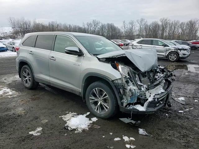 2019 Toyota Highlander - Image 11