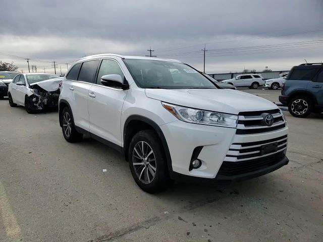 2019 Toyota Highlander - Image 12