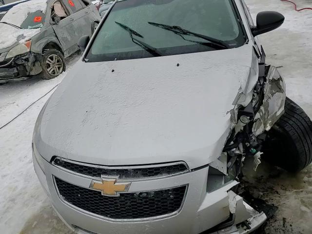 2013 Chevrolet Cruze - Image 13
