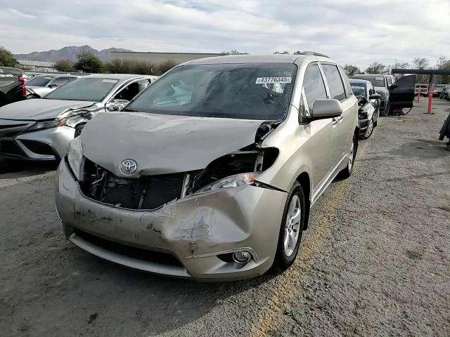 2015 Toyota Sienna - Image 11