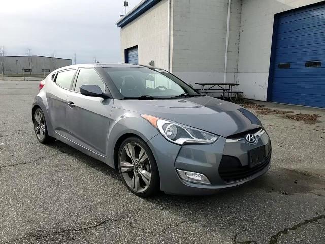 2016 Hyundai Veloster - Image 11
