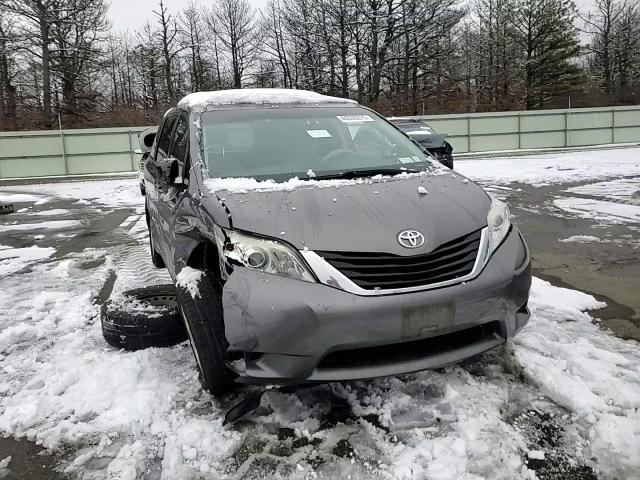 2014 Toyota Sienna - Image 12