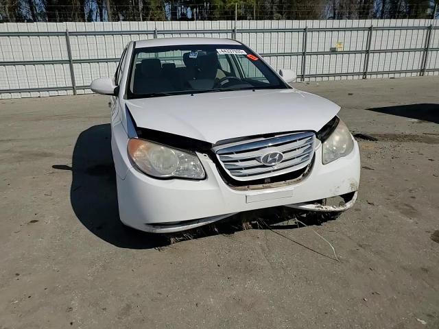 2010 Hyundai Elantra - Image 10