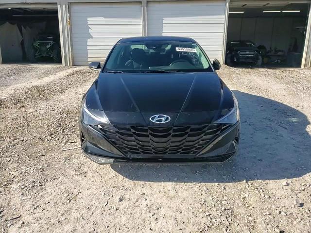2023 Hyundai Elantra - Image 13