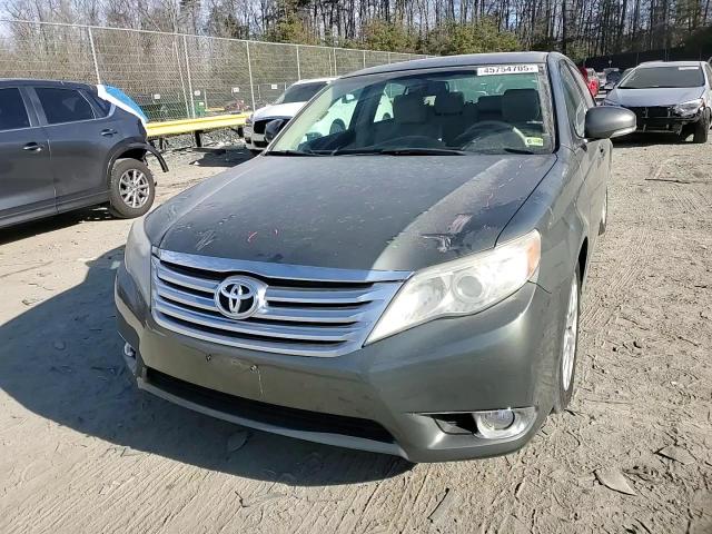 2011 Toyota Avalon - Image 11