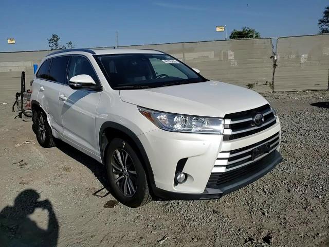 2017 Toyota Highlander - Image 11