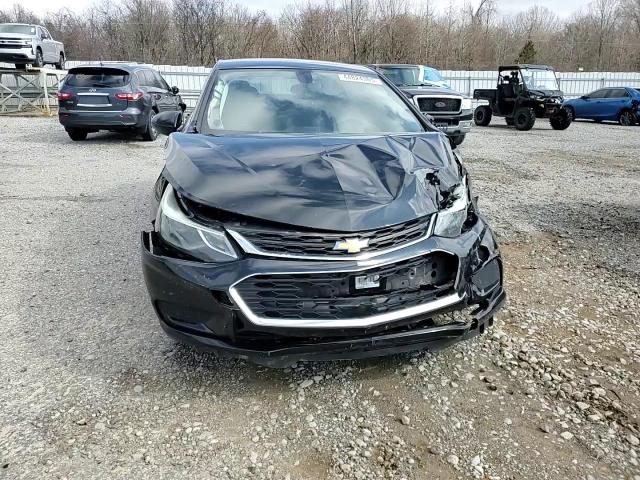 2017 Chevrolet Cruze - Image 10