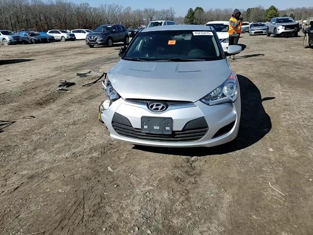 2015 Hyundai Veloster - Image 11