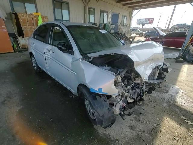 2010 Hyundai Accent - Image 10