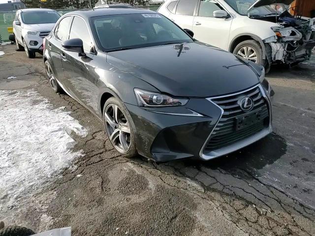 2017 Lexus IS - Image 11