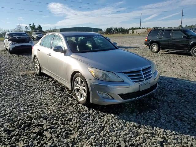 2013 Hyundai Genesis - Image 13