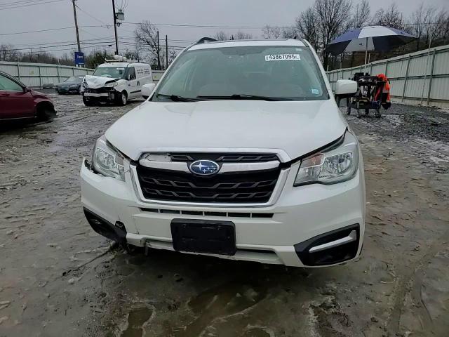 2017 Subaru Forester - Image 11