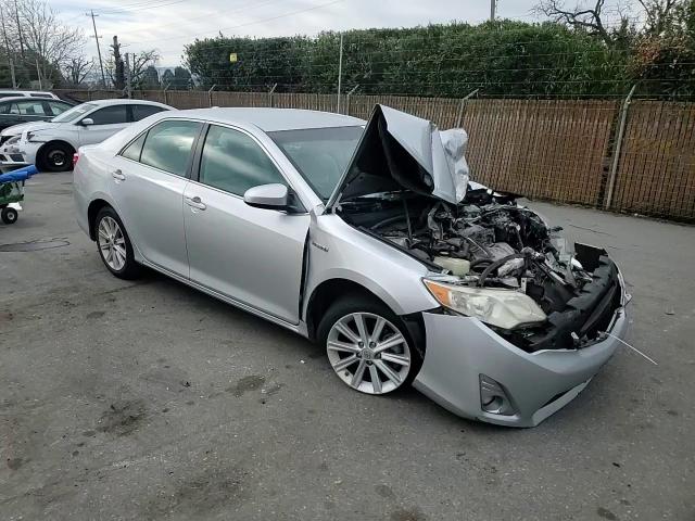 2013 Toyota Camry - Image 10