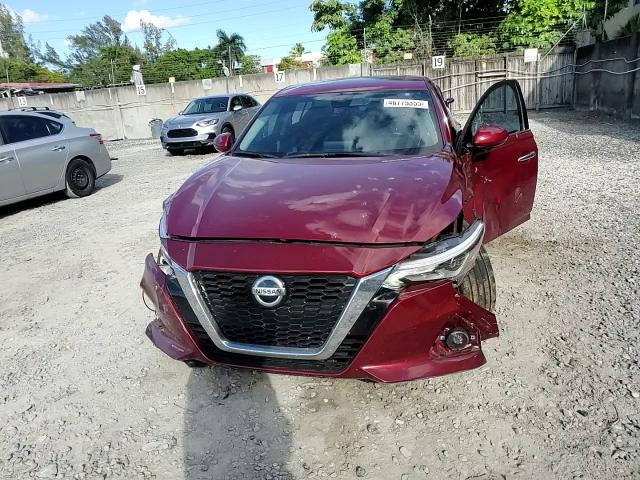 2021 Nissan Altima - Image 10