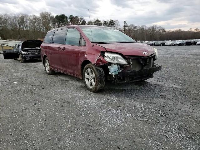 2011 Toyota Sienna - Image 12