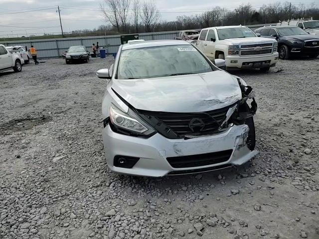 2017 Nissan Altima - Image 11