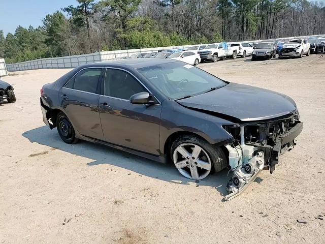 2013 Toyota Camry - Image 11