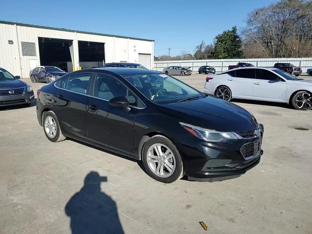 2018 Chevrolet Cruze - Image 11
