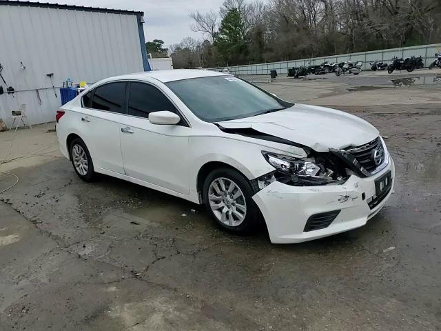 2016 Nissan Altima - Image 13