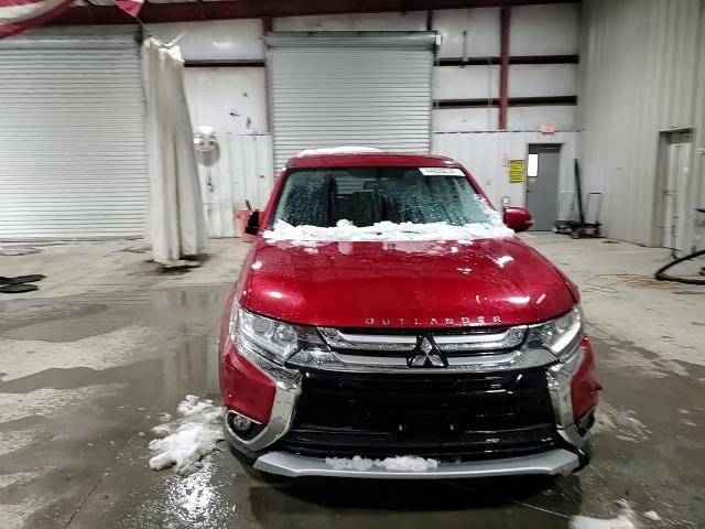2017 Mitsubishi Outlander - Image 14