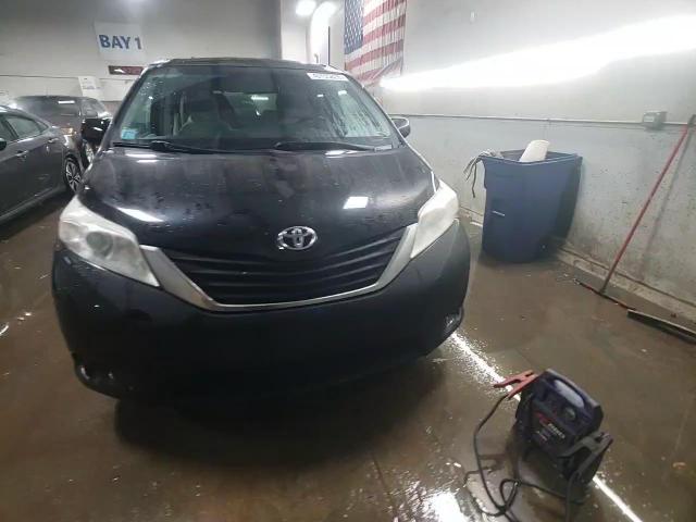 2017 Toyota Sienna - Image 15