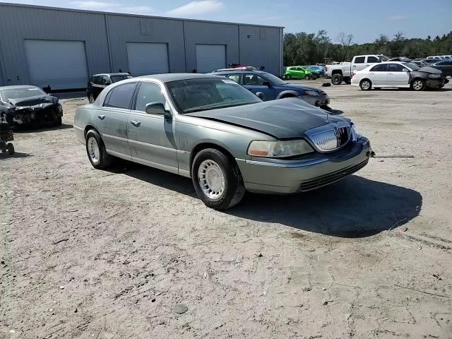 2006 Lincoln Town Car - Image 11