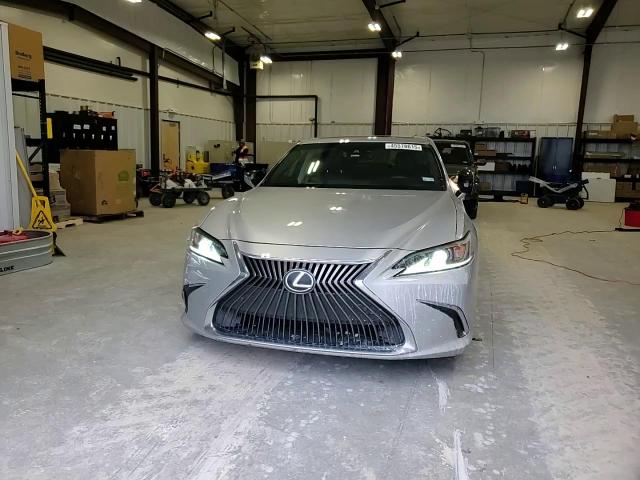 2019 Lexus ES - Image 11