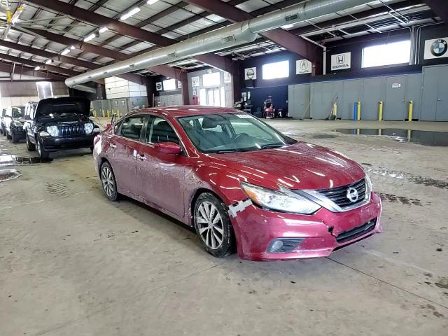 2017 Nissan Altima - Image 11