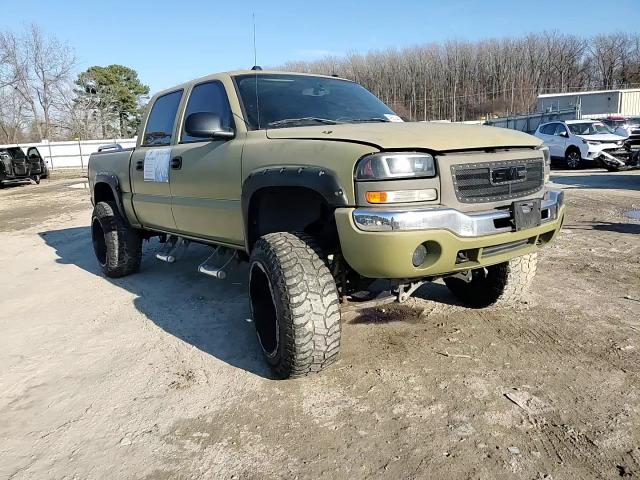 2004 GMC Sierra - Image 11