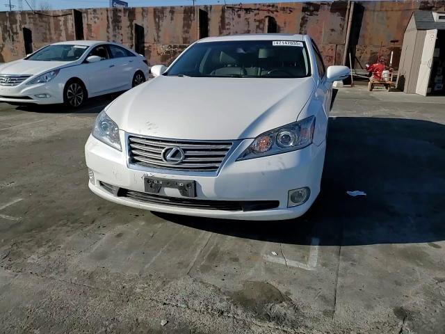 2012 Lexus ES - Image 10