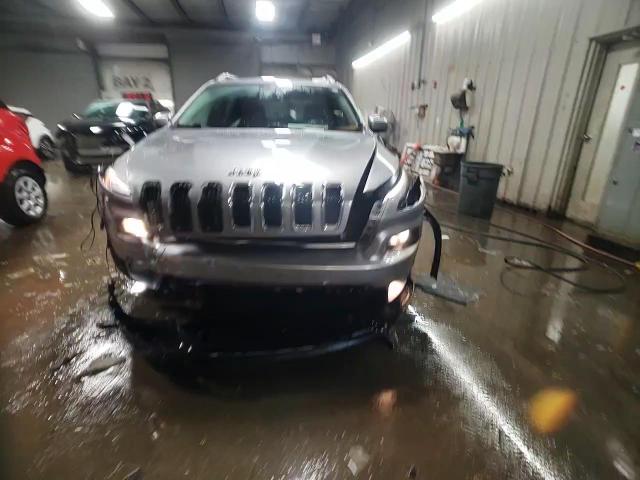2016 Jeep Grand Cherokee - Image 13