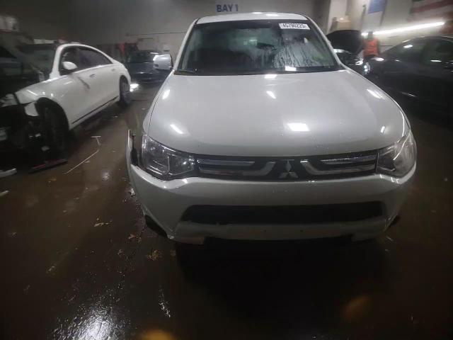 2014 Mitsubishi Outlander - Image 14