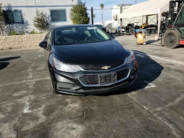2018 Chevrolet Cruze - Image 10